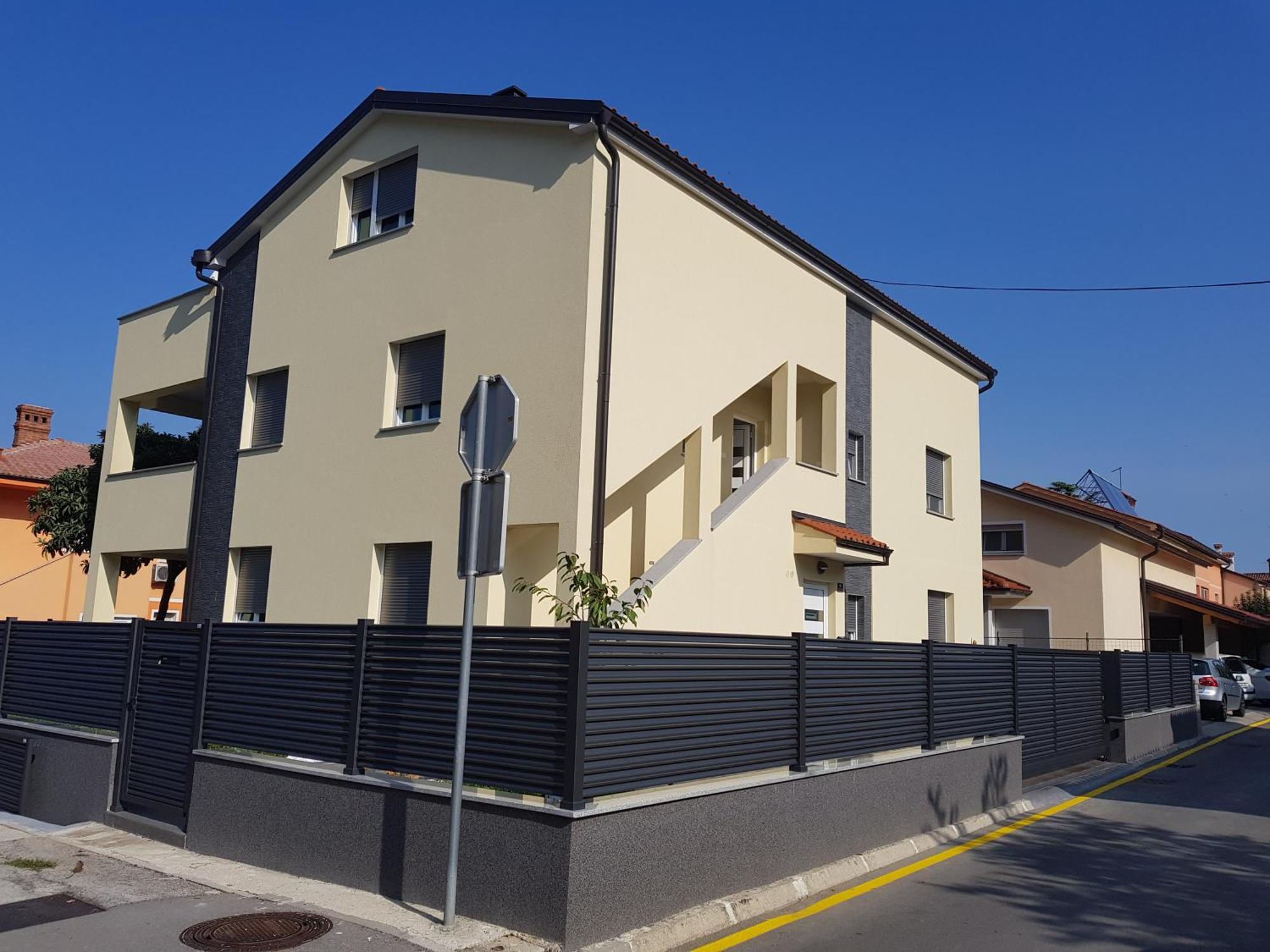 Apartإيزولا المظهر الخارجي الصورة