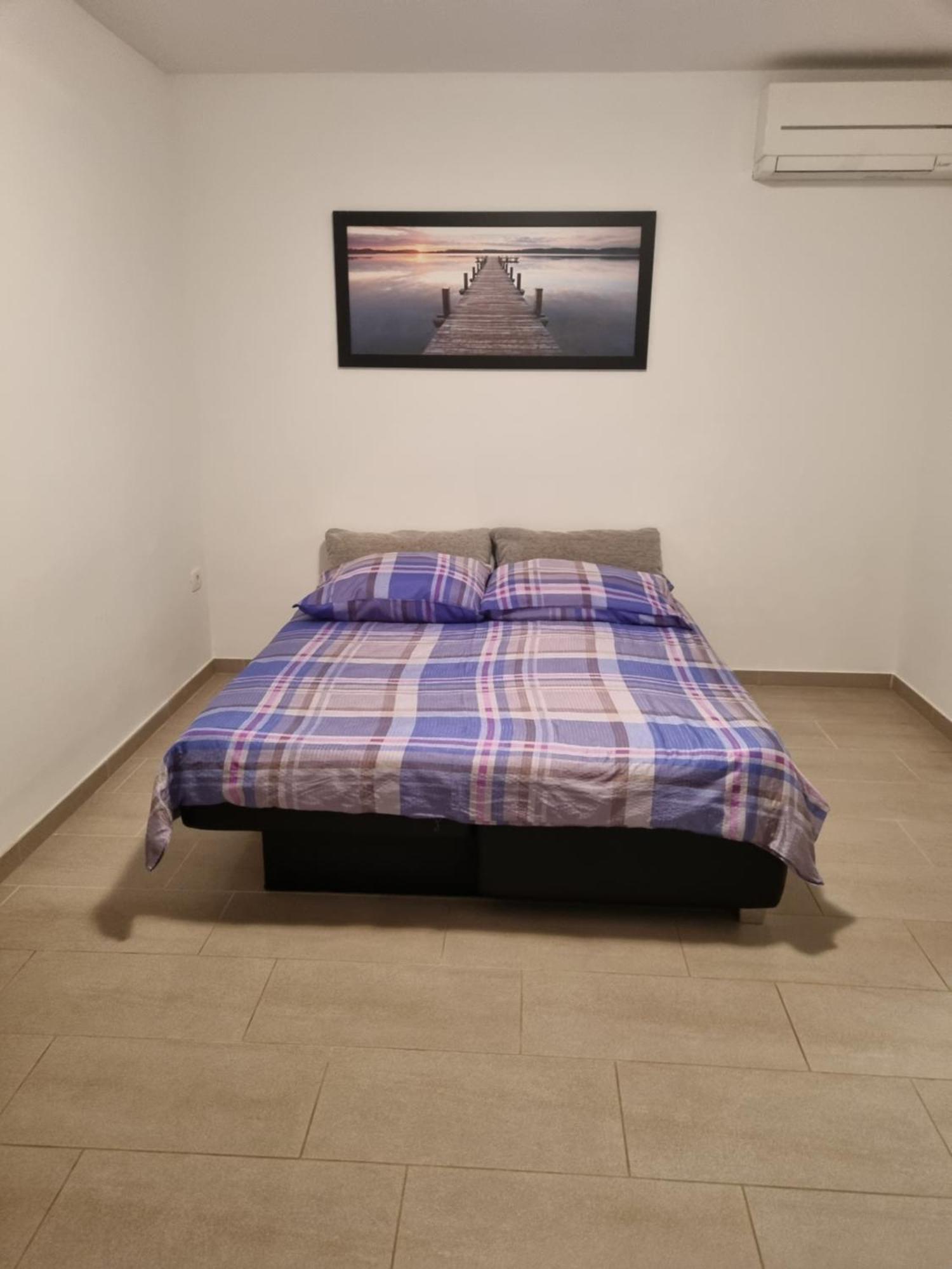 Apartإيزولا المظهر الخارجي الصورة
