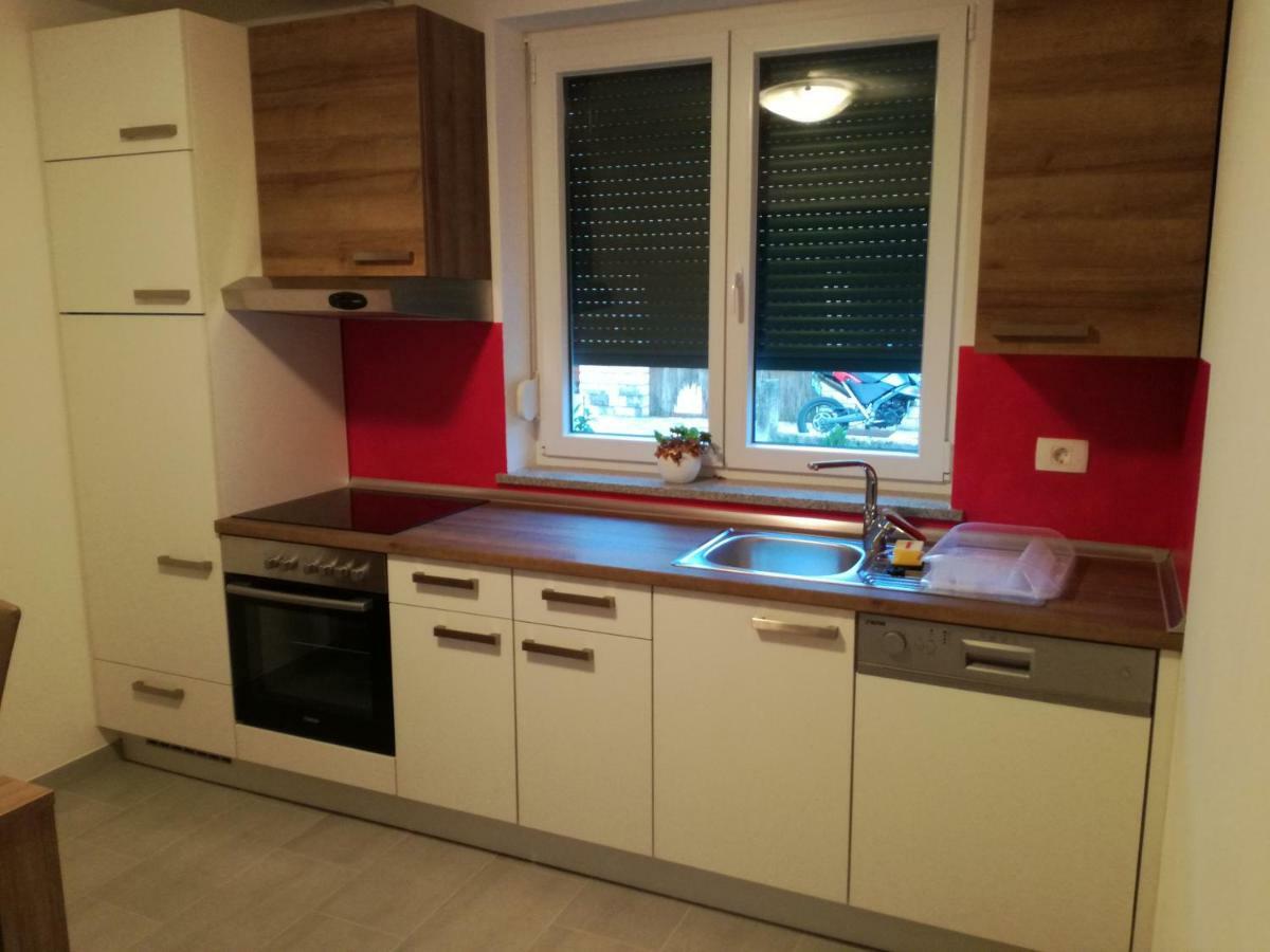 Apartإيزولا المظهر الخارجي الصورة
