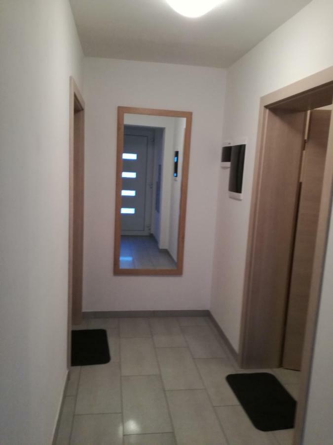 Apartإيزولا المظهر الخارجي الصورة