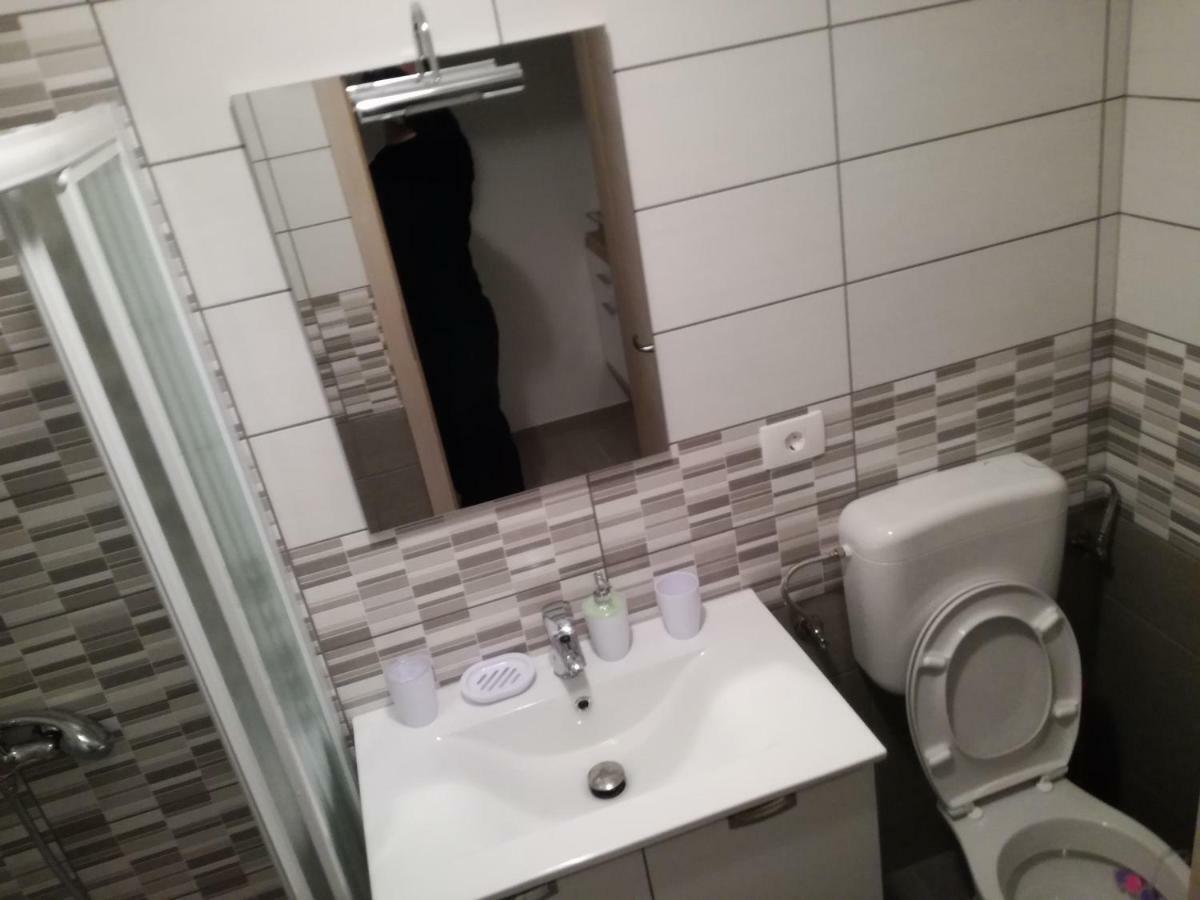 Apartإيزولا المظهر الخارجي الصورة