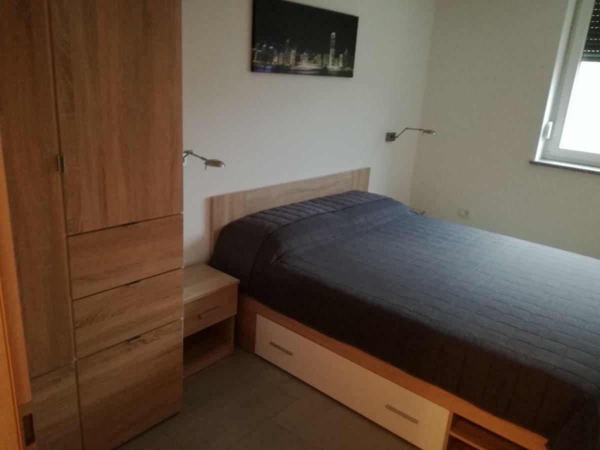 Apartإيزولا المظهر الخارجي الصورة