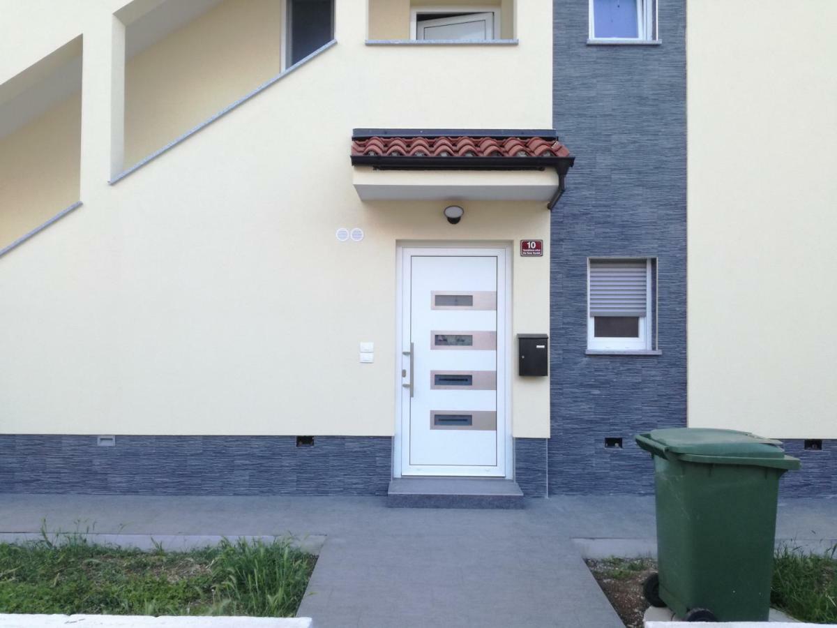 Apartإيزولا المظهر الخارجي الصورة