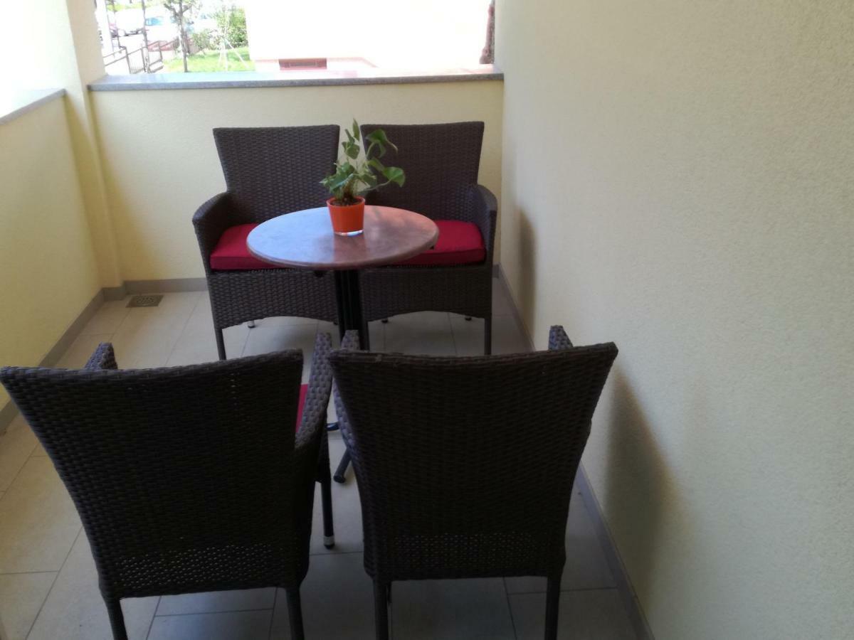 Apartإيزولا المظهر الخارجي الصورة